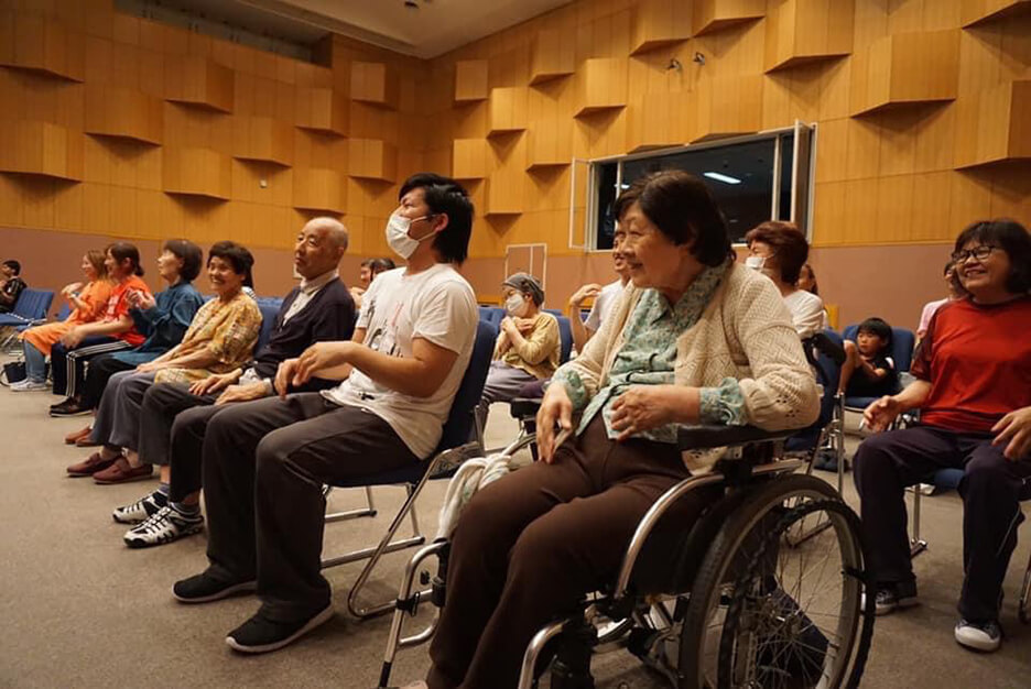 ダレデモダンス